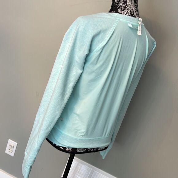 Lululemon size 4 longsleeve - Picture 2 of 2